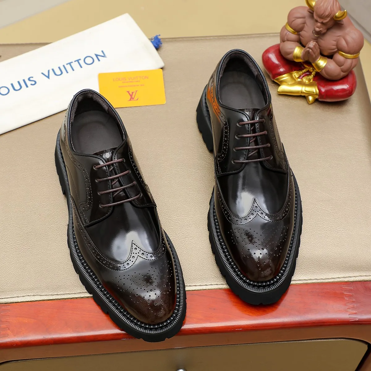 Men's shoes 💰620 💰 Louis Vuitton LV ® Autumn and Winter 🆕 models 🔛Full shoe counter First layer cowhide, 🐂leather lined casual shoes for men, super soft outsole, essential for driving. Counter synchronized original first layer cowhide completely 1:1 mold customization 🌹Top version, 2 colors available! Number: 38-45 (37.46. Customized)